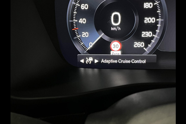 Volvo XC40 1.5 T5 Recharge R-Design | Open dak | Adaptive Cruise control | Camera | Keyless | BLIS
