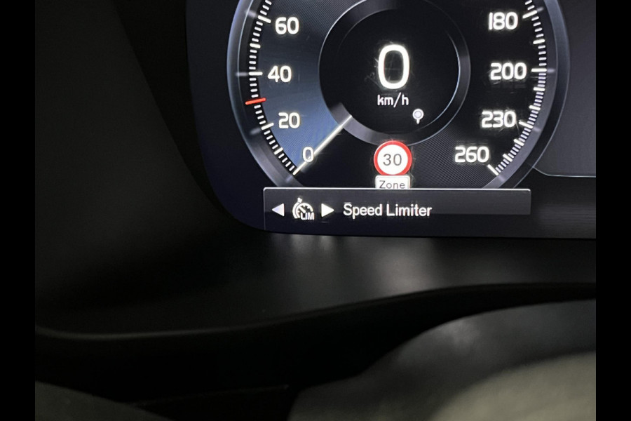 Volvo XC40 1.5 T5 Recharge R-Design | Open dak | Adaptive Cruise control | Camera | Keyless | BLIS