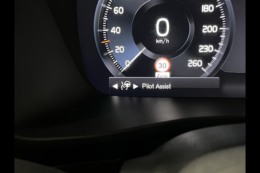 Volvo XC40 1.5 T5 Recharge R-Design | Open dak | Adaptive Cruise control | Camera | Keyless | BLIS