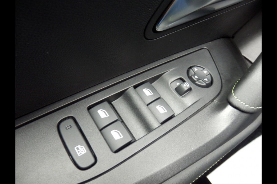 Peugeot 2008 1.2 PureTech GT | Automaat | Apple Carpl. | Park assist |
