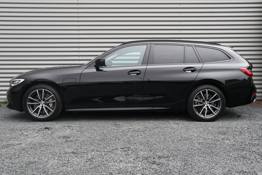 BMW 3 Serie Touring 330e eDrive Edition Leder / Adaptieve Cruise / Elec Stoelen / Stoel verwarm / 1e eigenaar / NL-Auto