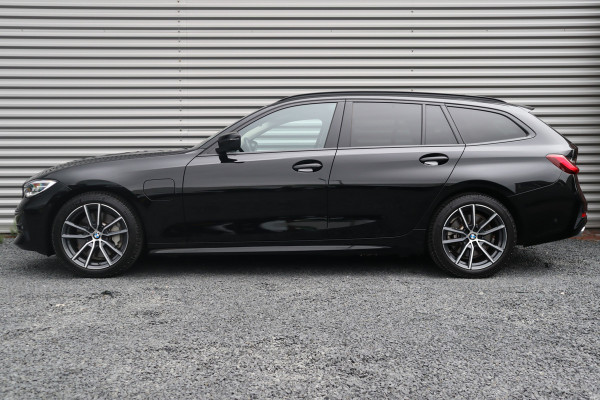 BMW 3 Serie Touring 330e eDrive Edition Leder / Adaptieve Cruise / Elec Stoelen / Stoel verwarm / 1e eigenaar / NL-Auto