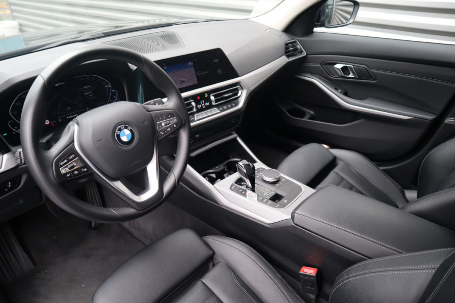 BMW 3 Serie Touring 330e eDrive Edition Leder / Adaptieve Cruise / Elec Stoelen / Stoel verwarm / 1e eigenaar / NL-Auto
