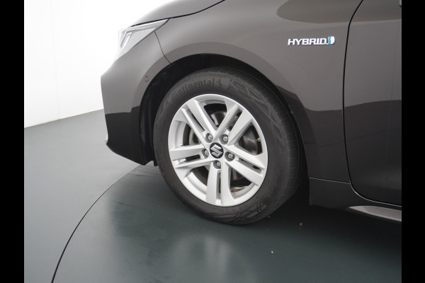 Suzuki Swace 1.8 Hybrid Trekh. Keyless Camera Adap.Cruise Parkeerhulp Stoel-/Stuurverw. Lane-dep. Bordherk. Blindspot Dab Navi Aut.Verlichting Regensensor PrivacyGlas Pdc Isofix Led Dakrails ArmsteunV+A Usb Ecc 16''LM Style
