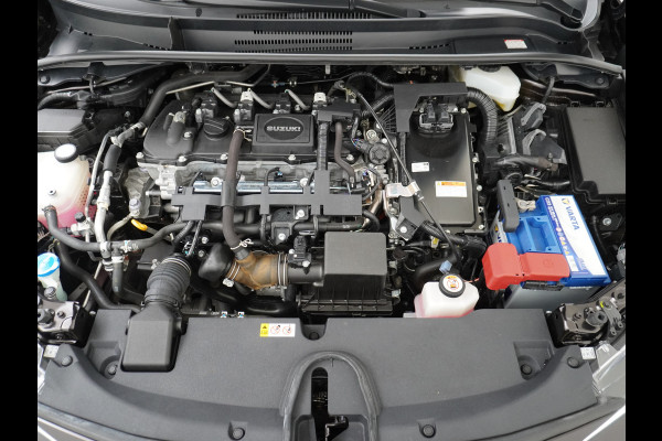 Suzuki Swace 1.8 Hybrid Trekh. Keyless Camera Adap.Cruise Parkeerhulp Stoel-/Stuurverw. Lane-dep. Bordherk. Blindspot Dab Navi Aut.Verlichting Regensensor PrivacyGlas Pdc Isofix Led Dakrails ArmsteunV+A Usb Ecc 16''LM Style