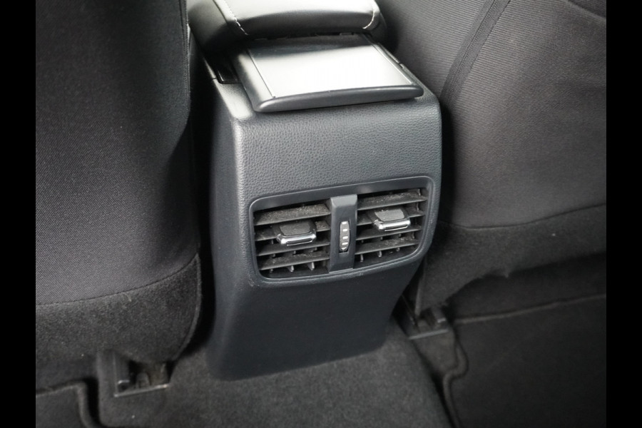 Suzuki Swace 1.8 Hybrid Trekh. Keyless Camera Adap.Cruise Parkeerhulp Stoel-/Stuurverw. Lane-dep. Bordherk. Blindspot Dab Navi Aut.Verlichting Regensensor PrivacyGlas Pdc Isofix Led Dakrails ArmsteunV+A Usb Ecc 16''LM Style