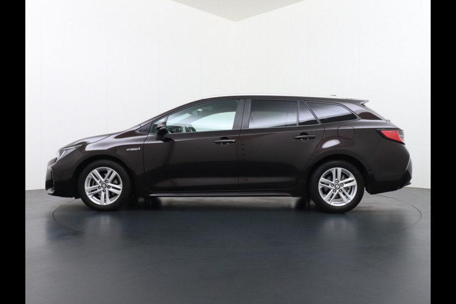 Suzuki Swace 1.8 Hybrid Trekh. Keyless Camera Adap.Cruise Parkeerhulp Stoel-/Stuurverw. Lane-dep. Bordherk. Blindspot Dab Navi Aut.Verlichting Regensensor PrivacyGlas Pdc Isofix Led Dakrails ArmsteunV+A Usb Ecc 16''LM Style