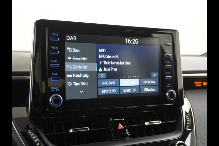 Suzuki Swace 1.8 Hybrid Trekh. Keyless Camera Adap.Cruise Parkeerhulp Stoel-/Stuurverw. Lane-dep. Bordherk. Blindspot Dab Navi Aut.Verlichting Regensensor PrivacyGlas Pdc Isofix Led Dakrails ArmsteunV+A Usb Ecc 16''LM Style