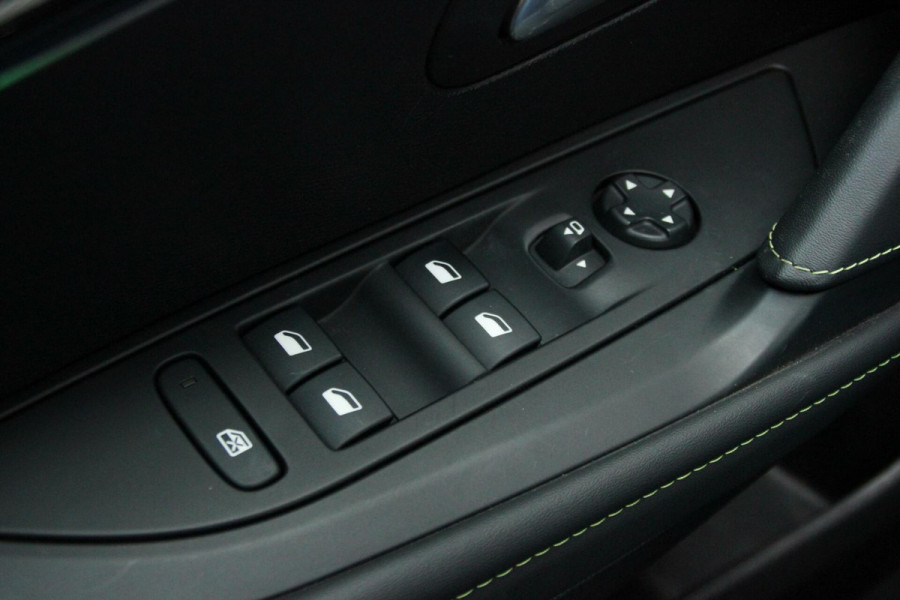 Peugeot 208 1.2 PureTech GT Automaat | Pano-dak | CarPlay | Virtual 3D | 360 Camera | Stoelverwarming | Keyless | Sfeer | LED | PDC |