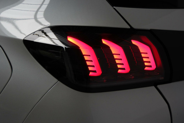Peugeot 208 1.2 PureTech GT Automaat | Pano-dak | CarPlay | Virtual 3D | 360 Camera | Stoelverwarming | Keyless | Sfeer | LED | PDC |