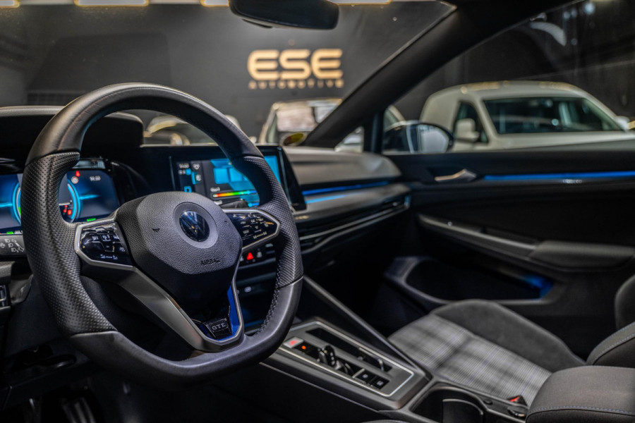 Volkswagen Golf 1.4 eHybrid GTE | Pano | IQ Light | Dodehoek