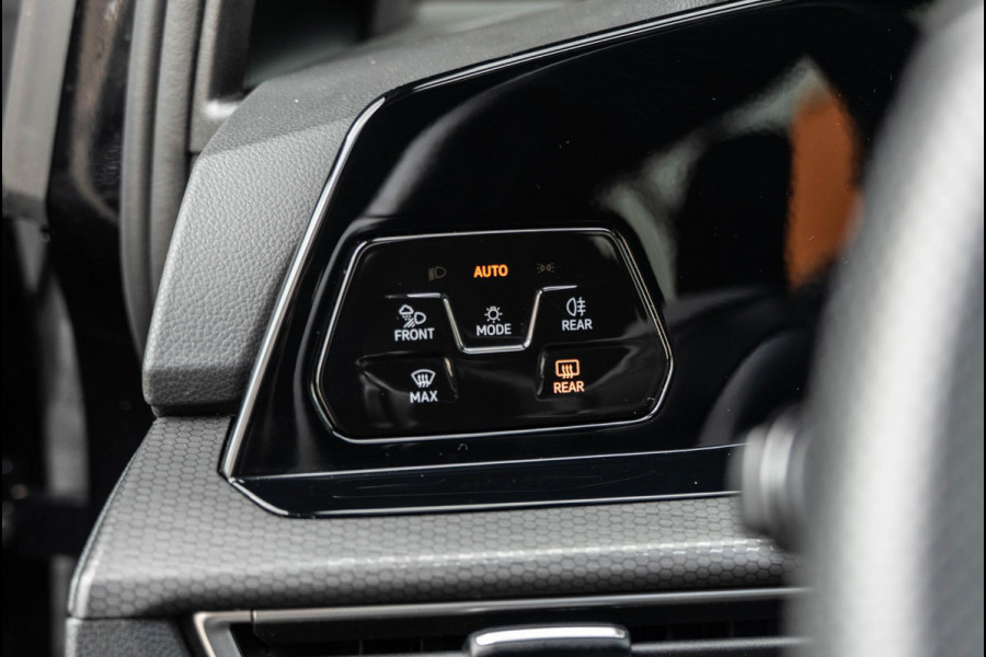 Volkswagen Golf 1.4 eHybrid GTE | Pano | IQ Light | Dodehoek