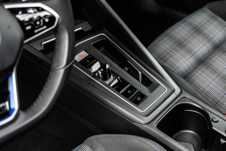 Volkswagen Golf 1.4 eHybrid GTE | Pano | IQ Light | Dodehoek