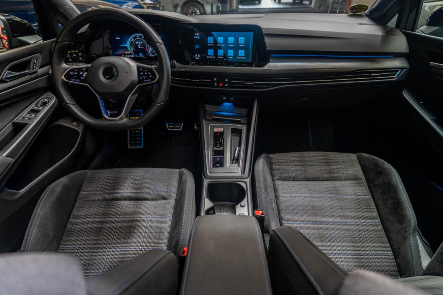 Volkswagen Golf 1.4 eHybrid GTE | Pano | IQ Light | Dodehoek