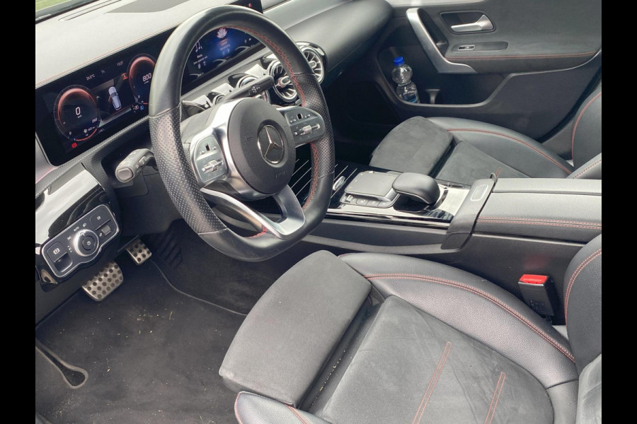 Mercedes-Benz CLA-Klasse Shooting Brake 200 Business Solution AMG/ 19"/ Ambient/ Cam/ Elec. trekhaak