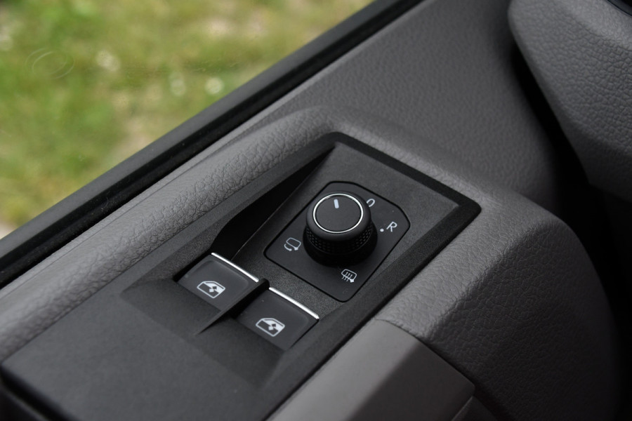 Volkswagen Crafter 35 2.0 TDI L3H2 75 Edition Adaptieve Cruise, Camera, Carplay, 177PK, Leder, LED,