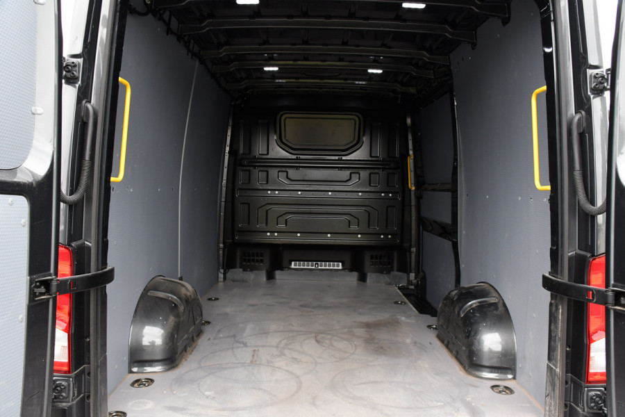Volkswagen Crafter 35 2.0 TDI L3H2 75 Edition Adaptieve Cruise, Camera, Carplay, 177PK, Leder, LED,