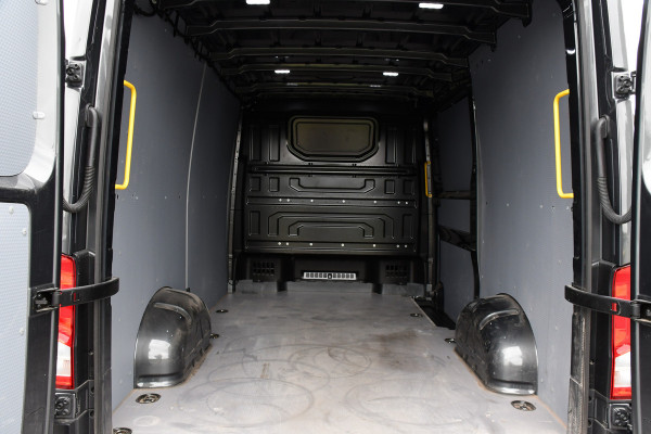 Volkswagen Crafter 35 2.0 TDI L3H2 75 Edition Adaptieve Cruise, Camera, Carplay, 177PK, Leder, LED,