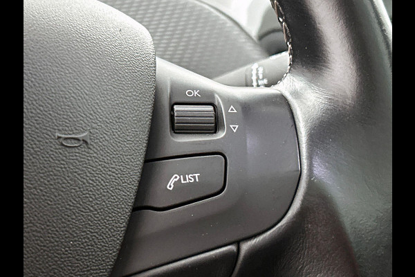 Peugeot 2008 1.2 110PK GT-line PANORAMADAK TREKHAAK NAVI