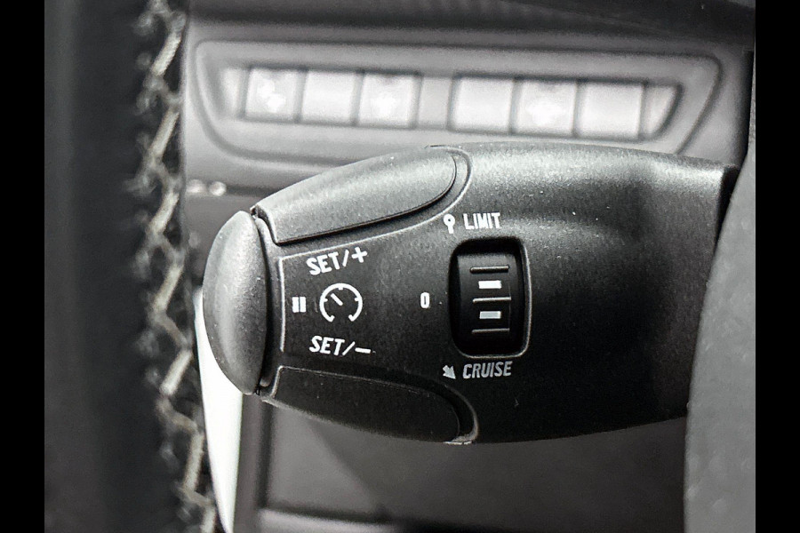 Peugeot 2008 1.2 110PK GT-line PANORAMADAK TREKHAAK NAVI