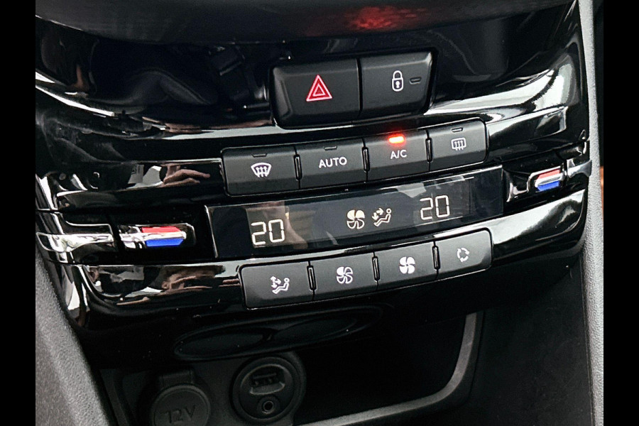 Peugeot 2008 1.2 110PK GT-line PANORAMADAK TREKHAAK NAVI