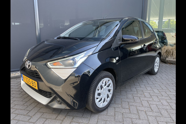 Toyota Aygo 1.0 VVT-i x-play Achteruitrijcamera - Airco - Cruise control - Bluetooth - Multifunctioneel stuurwiel