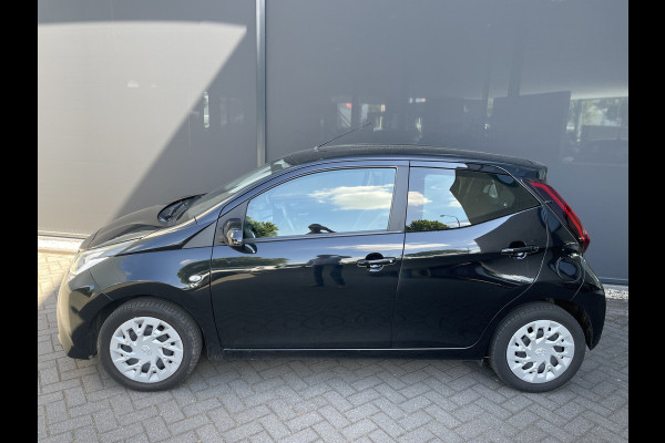 Toyota Aygo 1.0 VVT-i x-play Achteruitrijcamera - Airco - Cruise control - Bluetooth - Multifunctioneel stuurwiel