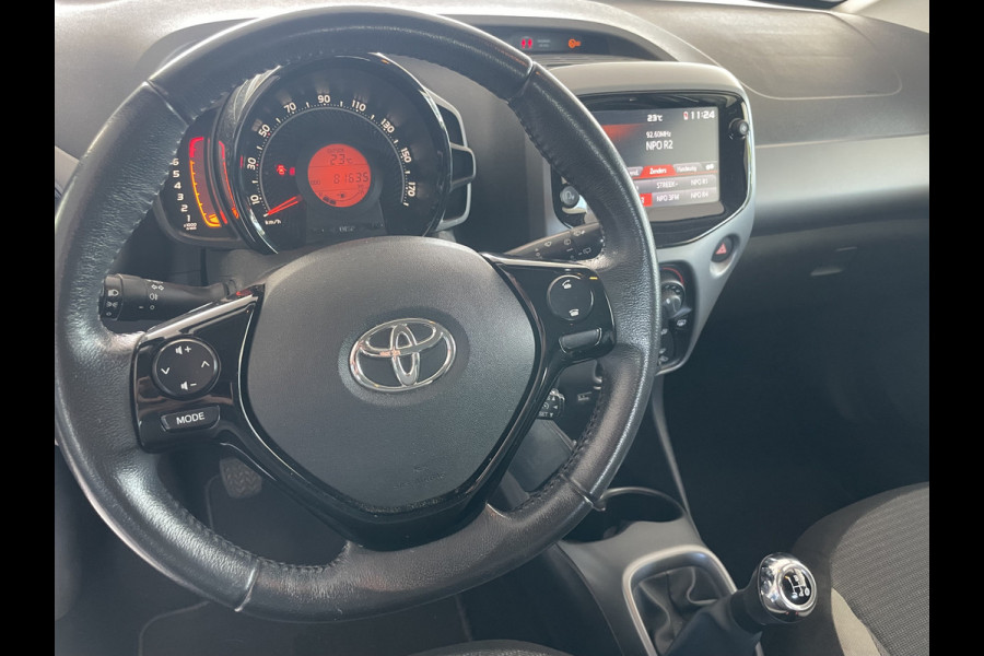 Toyota Aygo 1.0 VVT-i x-play Achteruitrijcamera - Airco - Cruise control - Bluetooth - Multifunctioneel stuurwiel