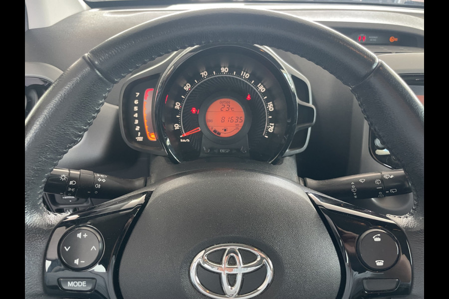 Toyota Aygo 1.0 VVT-i x-play Achteruitrijcamera - Airco - Cruise control - Bluetooth - Multifunctioneel stuurwiel