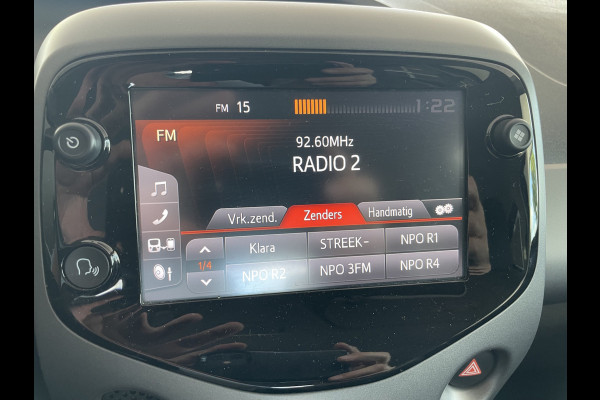 Toyota Aygo 1.0 VVT-i x-play Achteruitrijcamera - Airco - Cruise control - Bluetooth - Multifunctioneel stuurwiel