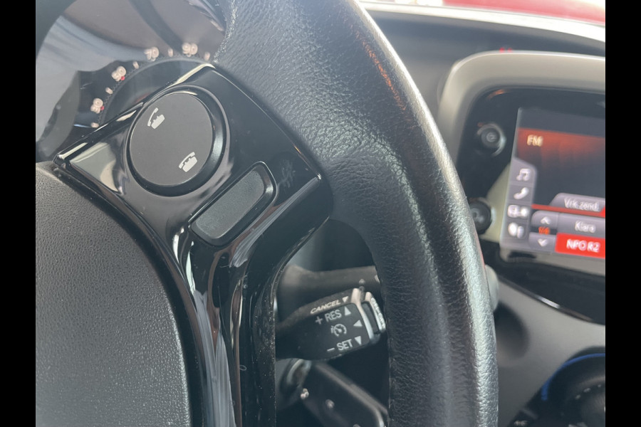 Toyota Aygo 1.0 VVT-i x-play Achteruitrijcamera - Airco - Cruise control - Bluetooth - Multifunctioneel stuurwiel