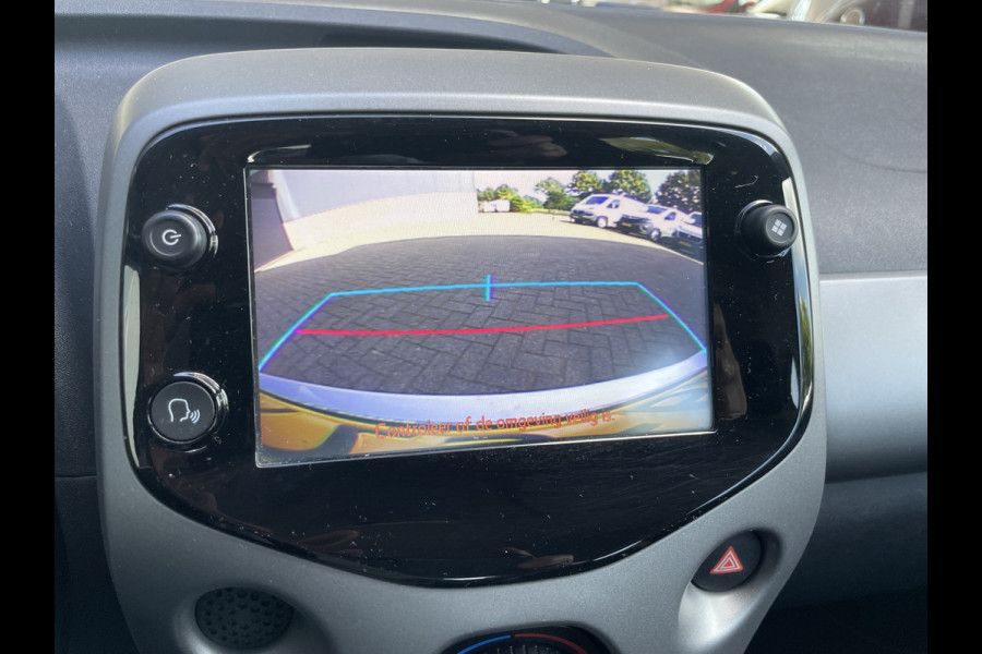 Toyota Aygo 1.0 VVT-i x-play Achteruitrijcamera - Airco - Cruise control - Bluetooth - Multifunctioneel stuurwiel