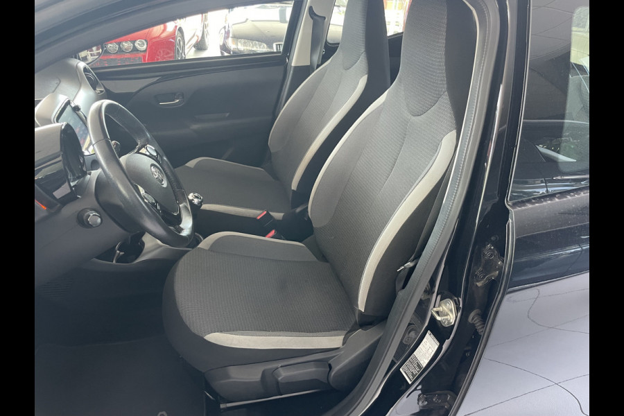 Toyota Aygo 1.0 VVT-i x-play Achteruitrijcamera - Airco - Cruise control - Bluetooth - Multifunctioneel stuurwiel