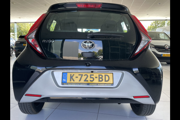 Toyota Aygo 1.0 VVT-i x-play Achteruitrijcamera - Airco - Cruise control - Bluetooth - Multifunctioneel stuurwiel