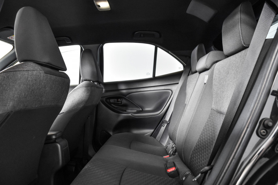 Toyota Yaris Cross 1.5 Hybrid 115 First Edition (Facelift) | Dig.Cockpit | Adapt.Cruise | Stoelverwarming | Camera | PDC | App.Connect | Auto.Airco | LM 17" | 9401