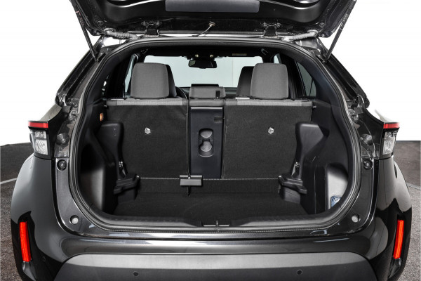 Toyota Yaris Cross 1.5 Hybrid 115 First Edition (Facelift) | Dig.Cockpit | Adapt.Cruise | Stoelverwarming | Camera | PDC | App.Connect | Auto.Airco | LM 17" | 9401