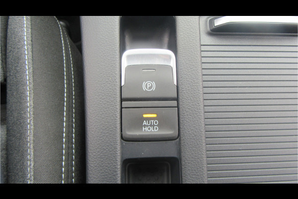 Volkswagen Passat Variant 1.5 TSI 150PK DSG Comfort, Navi, El. Trekhaak, Carplay