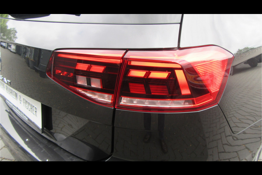 Volkswagen Passat Variant 1.5 TSI 150PK DSG Comfort, Navi, El. Trekhaak, Carplay