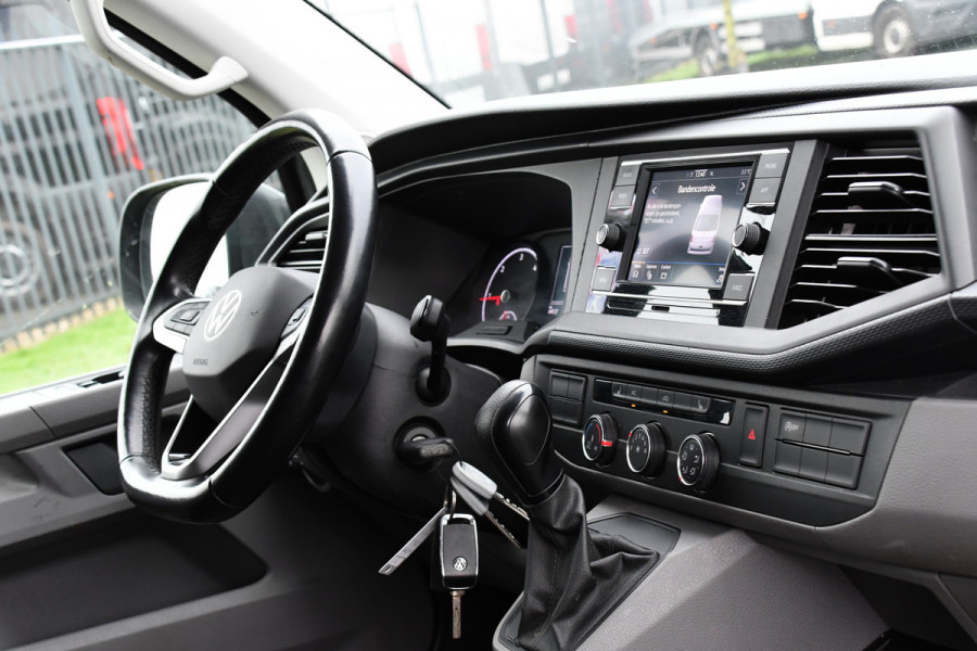 Volkswagen Transporter 2.0 TDI L2H1 30 Highline PB Edition Cruise, Camera, Carplay, LED, 150PK, Automaat, Sensoren, Multimedia, UNIEK!