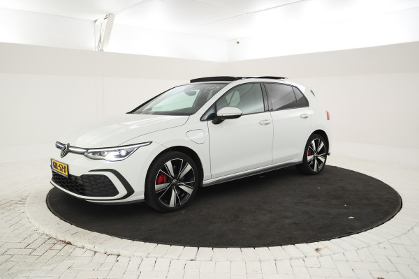 Volkswagen Golf 1.4 eHybrid GTE Panorama, Apple carplay, 18Inch.