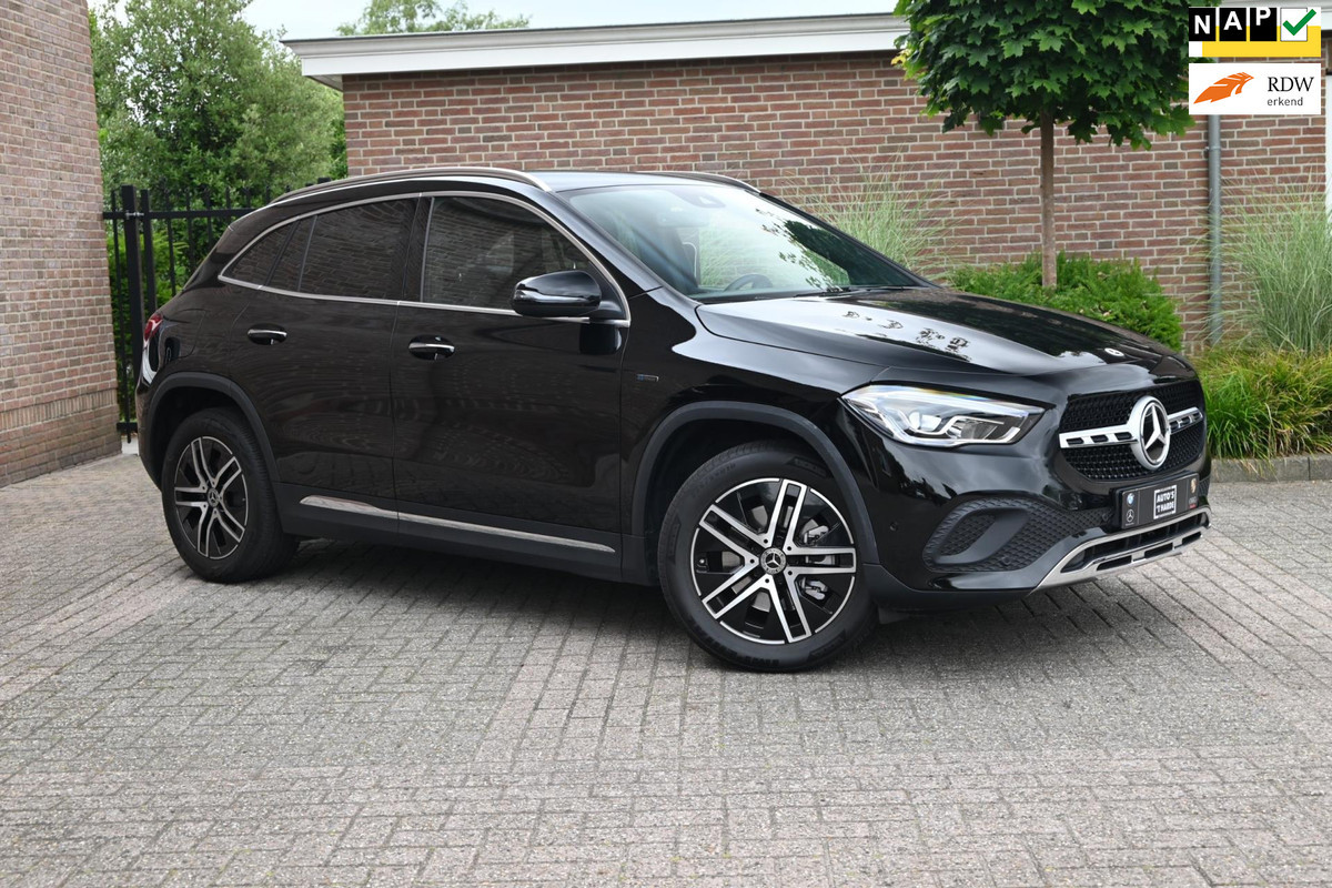 Mercedes-Benz GLA 250 e Progressive 218 PK Dealer o.h Widescreen Camera Elek Klep 18'' Mercedes-Benz GLA 250 e Progressive 218 PK Dealer o.h Widescreen Camera Elek Klep 18''