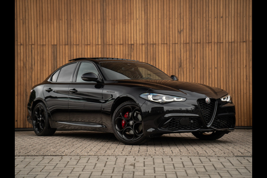 Alfa Romeo Giulia 2.0T 280pk GME AWD Competizione Q4 MY24 | Full option! | Pano-dak | Harman/Kardon | Adapt. cruise | CarPlay