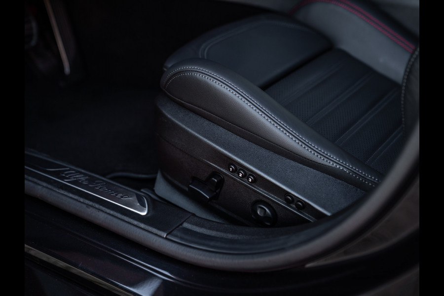Alfa Romeo Giulia 2.0T 280pk GME AWD Competizione Q4 MY24 | Full option! | Pano-dak | Harman/Kardon | Adapt. cruise | CarPlay