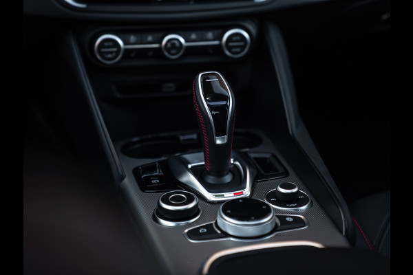 Alfa Romeo Giulia 2.0T 280pk GME AWD Competizione Q4 MY24 | Full option! | Pano-dak | Harman/Kardon | Adapt. cruise | CarPlay