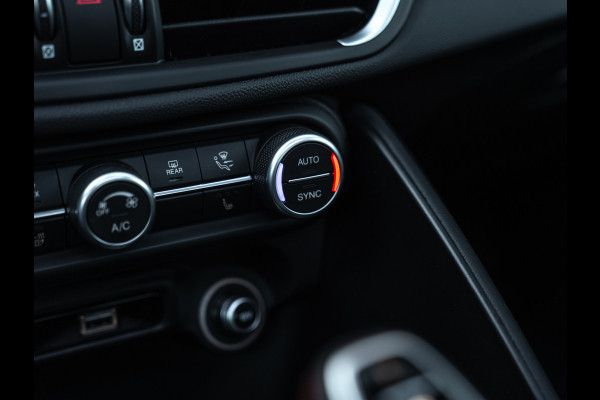 Alfa Romeo Giulia 2.0T 280pk GME AWD Competizione Q4 MY24 | Full option! | Pano-dak | Harman/Kardon | Adapt. cruise | CarPlay