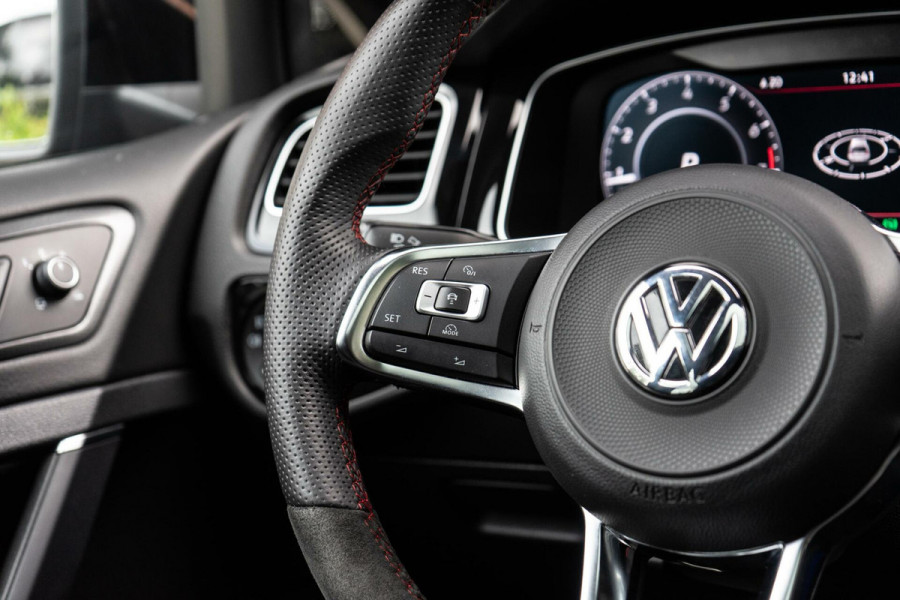 Volkswagen Golf 2.0 TSI GTI Performance Pano / ACC / Camera