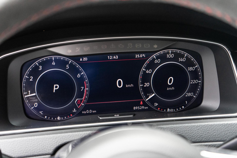 Volkswagen Golf 2.0 TSI GTI Performance Pano / ACC / Camera