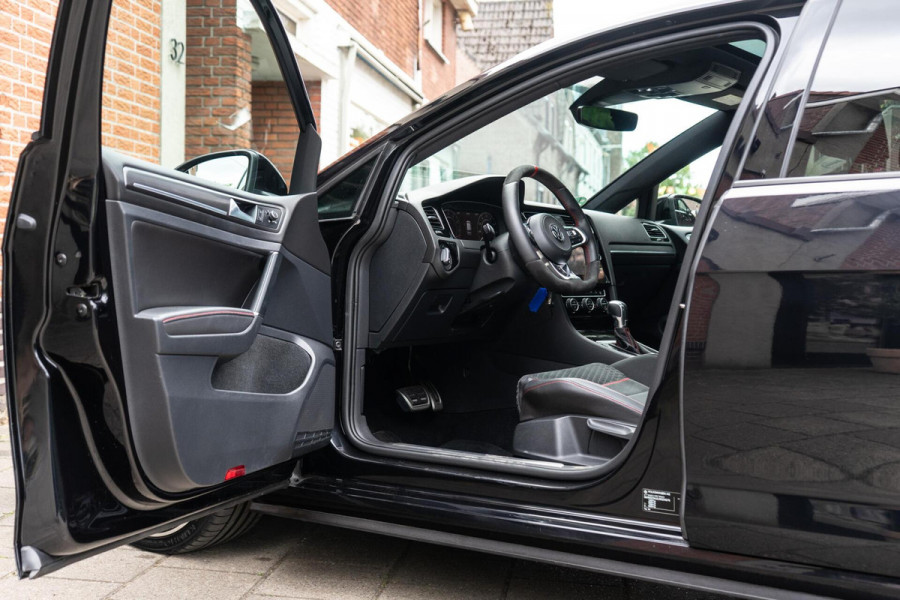 Volkswagen Golf 2.0 TSI GTI Performance Pano / ACC / Camera