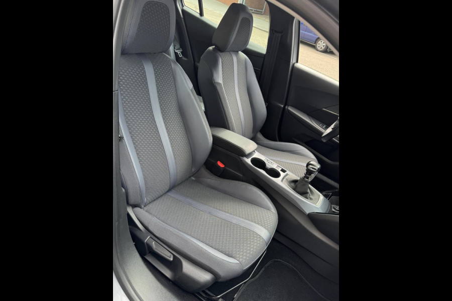 Peugeot 2008 1.2 PT GT-line Allure 131PK - Navigatie I LED/PDC I Achteruitrij camera I Airco I Sport velgen I Dealer onderhouden