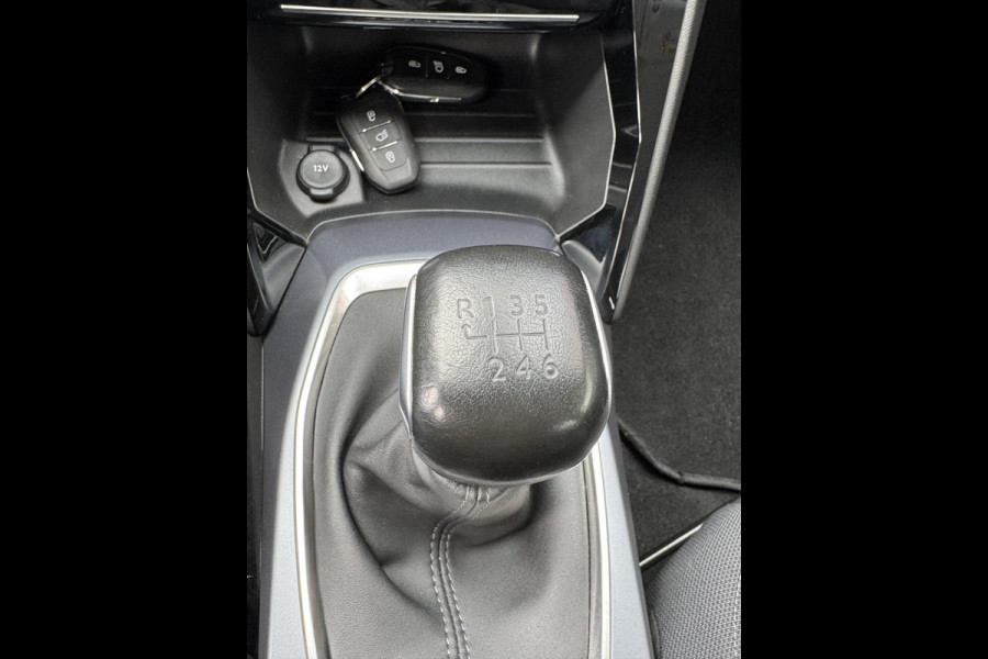Peugeot 2008 1.2 PT GT-line Allure 131PK - Navigatie I LED/PDC I Achteruitrij camera I Airco I Sport velgen I Dealer onderhouden